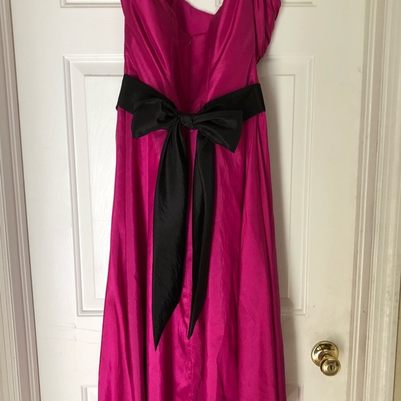 Formal Women’s Dresses - Picture 5 of 6